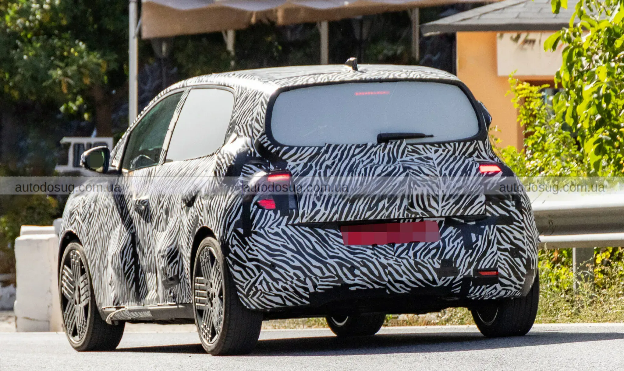 Новий Nissan Wave ховає риси Renault Twingo