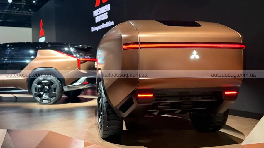 Новий Outlander PHEV готують до великого оновлення