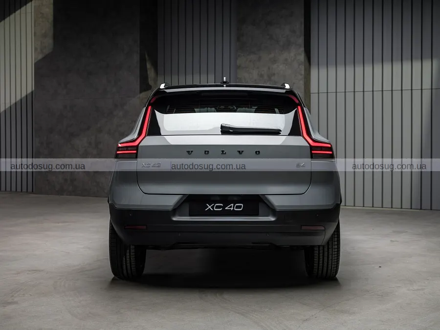 Оновлені Volvo XC40 та EX40 отримали новий салон