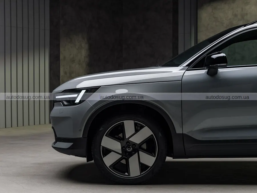 Оновлені Volvo XC40 та EX40 отримали новий салон