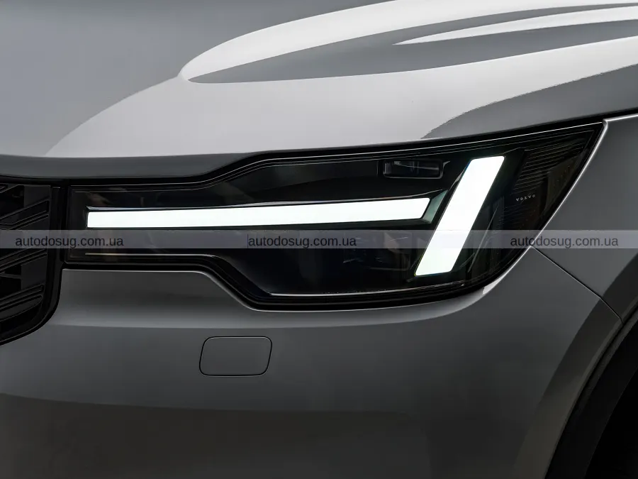 Оновлені Volvo XC40 та EX40 отримали новий салон