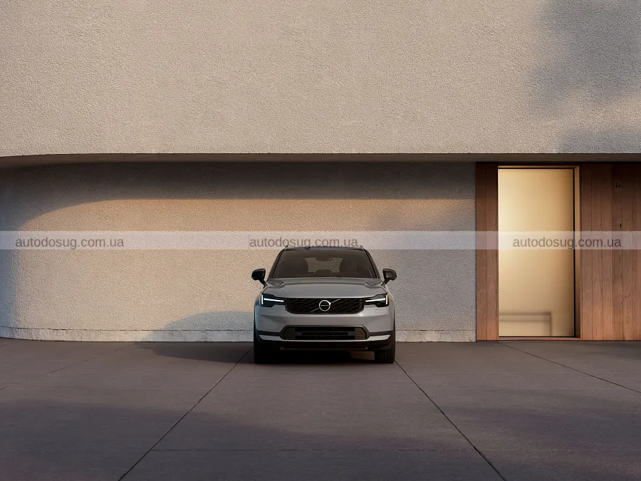 Оновлені Volvo XC40 та EX40 отримали новий салон