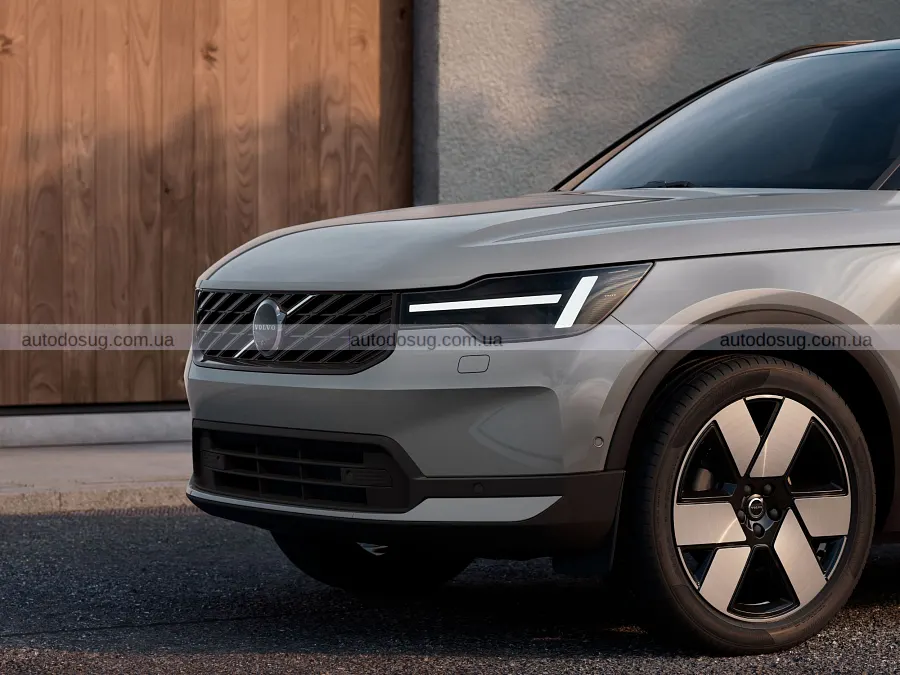 Оновлені Volvo XC40 та EX40 отримали новий салон