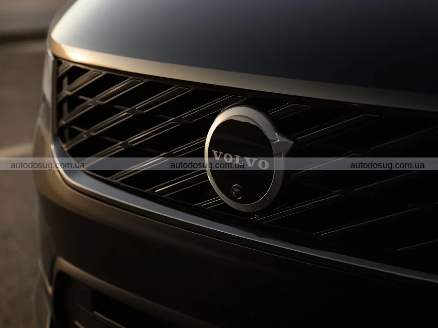 Оновлені Volvo XC40 та EX40 отримали новий салон