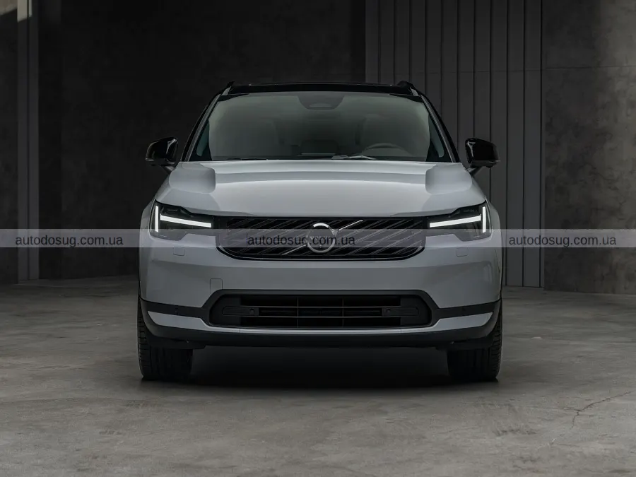 Оновлені Volvo XC40 та EX40 отримали новий салон