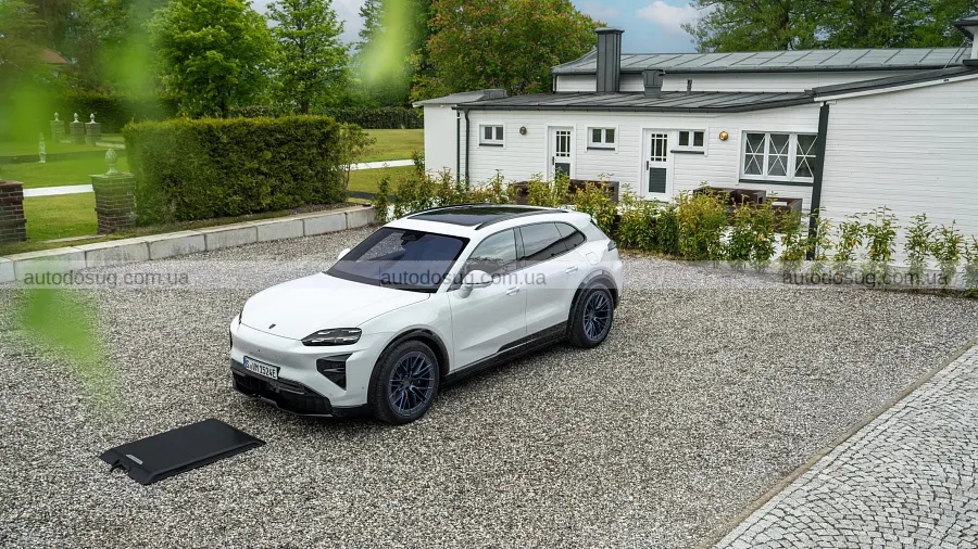 Porsche Cayenne Electric отримав двері без рук