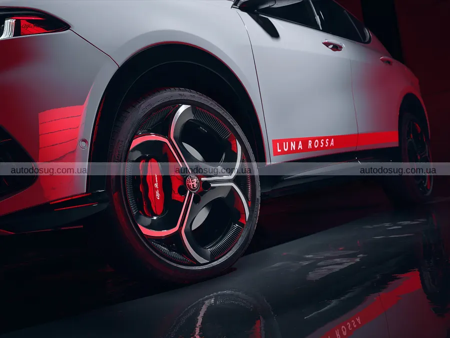 Серія Luna Rossa додала Alfa Romeo морського стилю