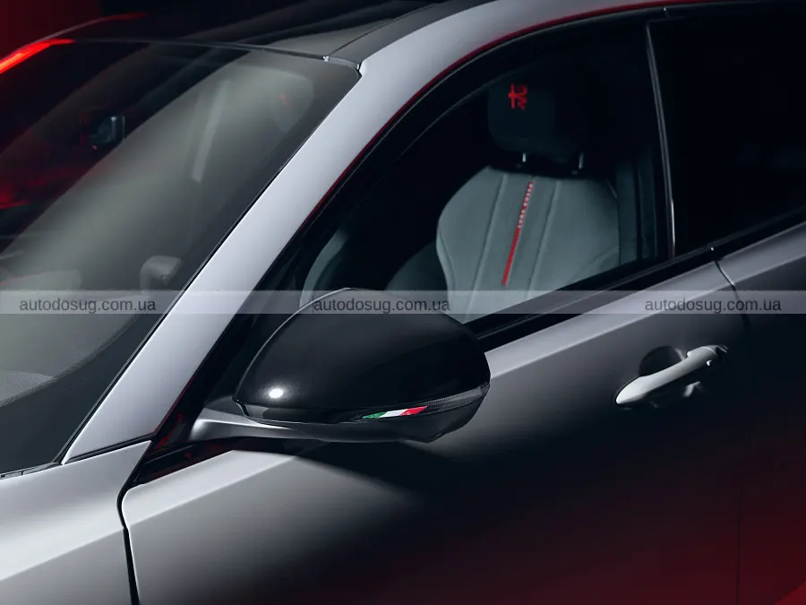 Серія Luna Rossa додала Alfa Romeo морського стилю