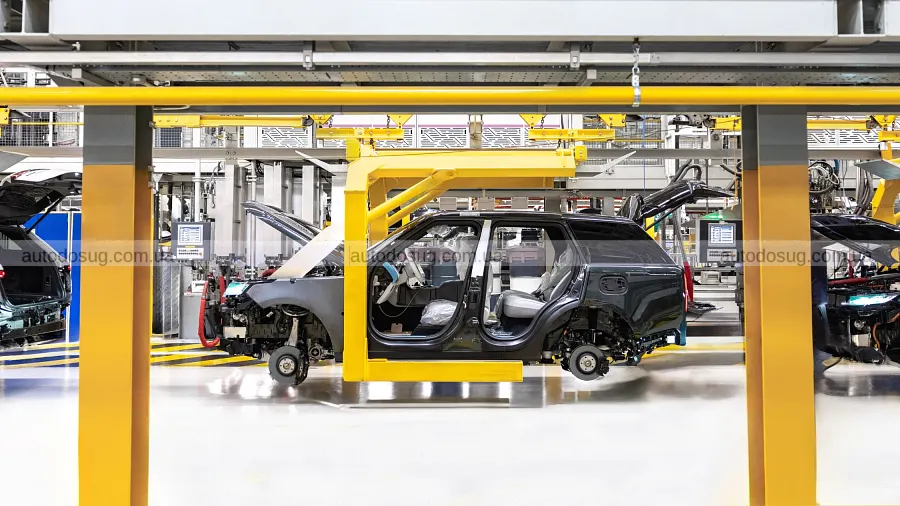 Скорочення в JLR наближаються після важкого року