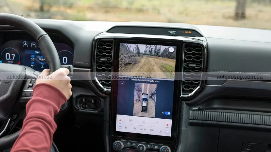 У Ford Ranger гасне екран і зникає камера