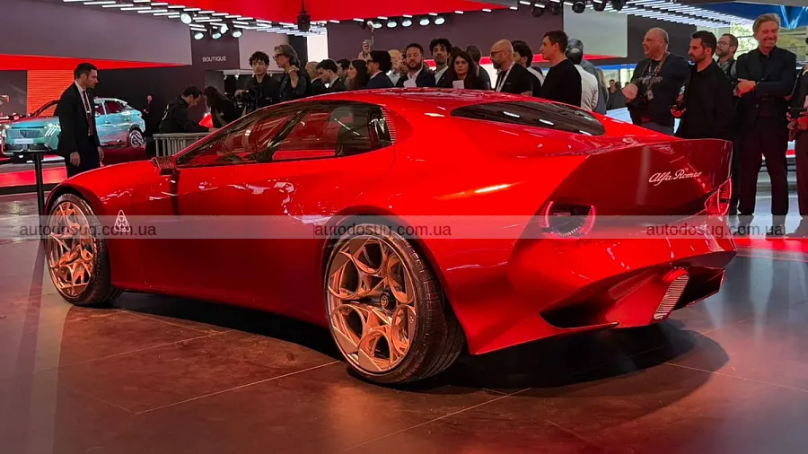 Alfa Romeo відходить від екранів у салоні