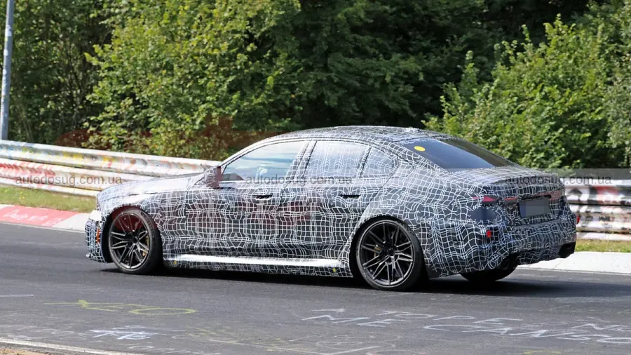 BMW M5 готує нове обличчя до дебюту