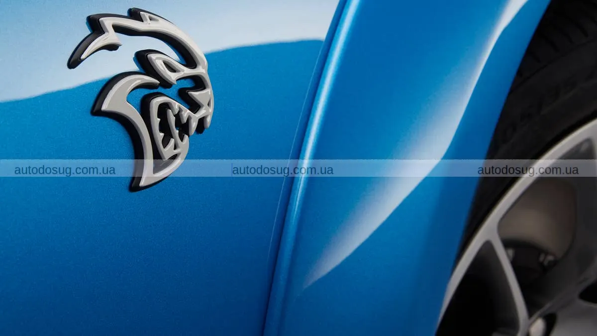 Dodge Charger знову тягнеться до Hemi V8