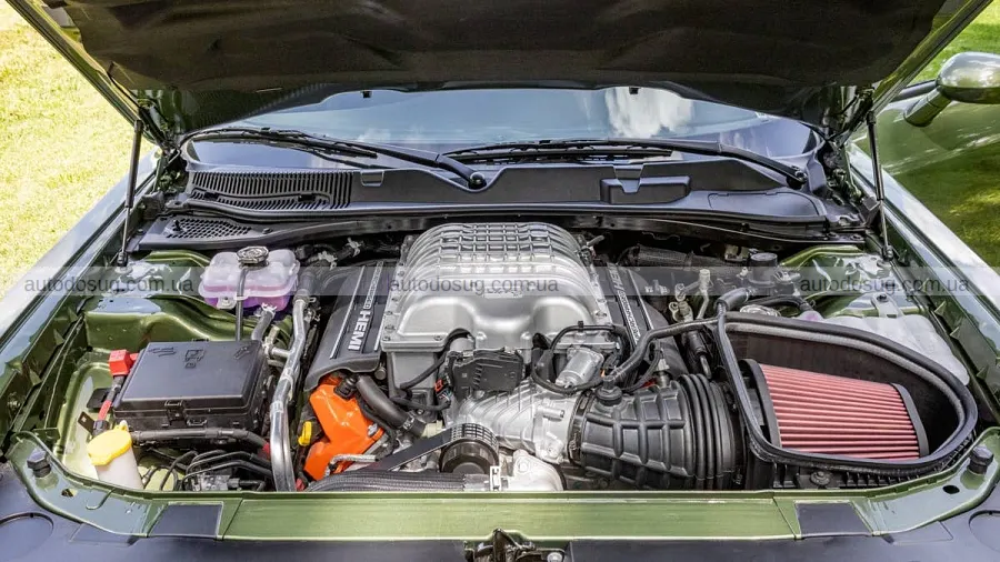 Dodge Charger знову тягнеться до Hemi V8