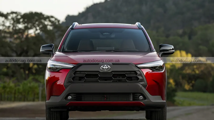 Гібридний Toyota Corolla Cross відчутно подорожчав і відірвався від бензинової версії
