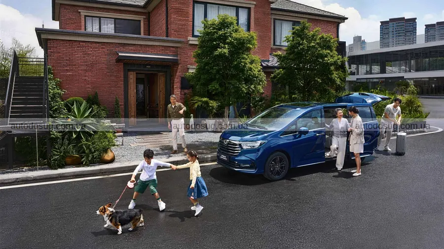 Honda Odyssey подешевшав і отримав більший екран