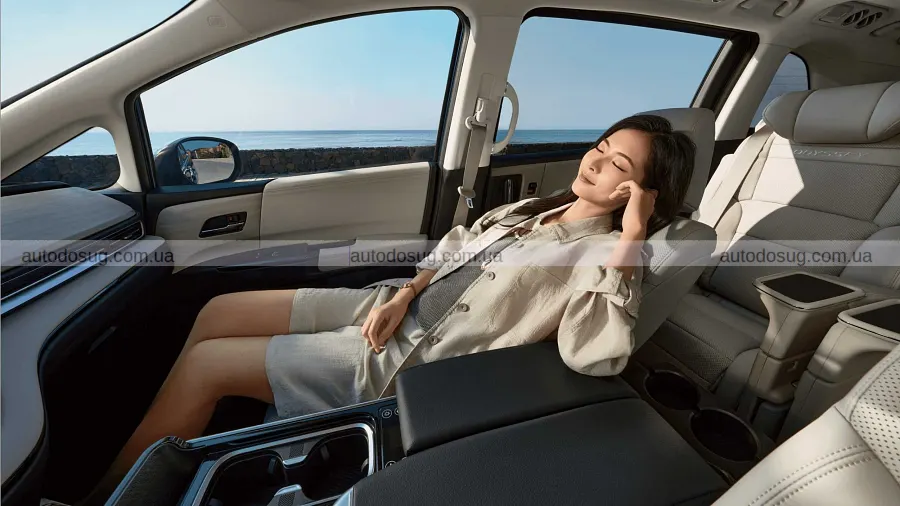 Honda Odyssey подешевшав і отримав більший екран