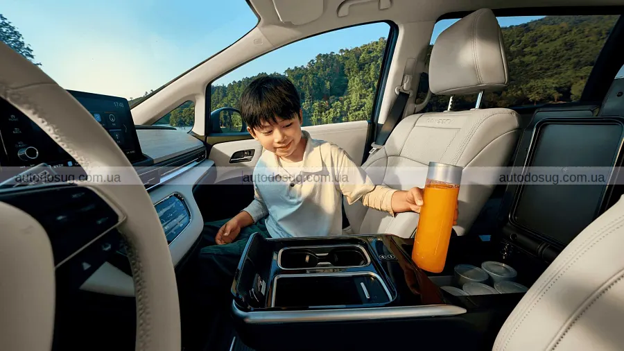 Honda Odyssey подешевшав і отримав більший екран