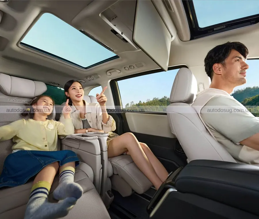Honda Odyssey подешевшав і отримав більший екран
