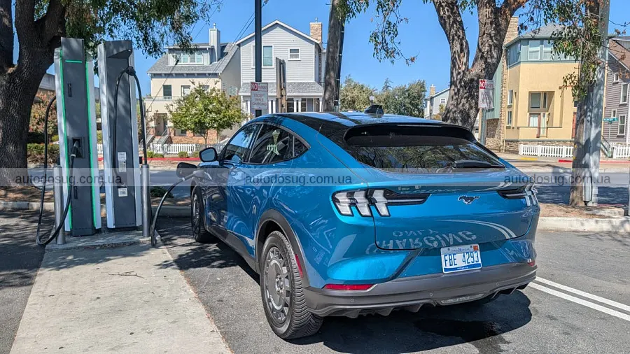 Лос-Анджелес зберіг першість за EV-зарядками