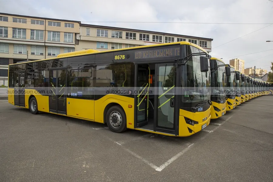 Нові автобуси вже вийшли на маршрути Києва