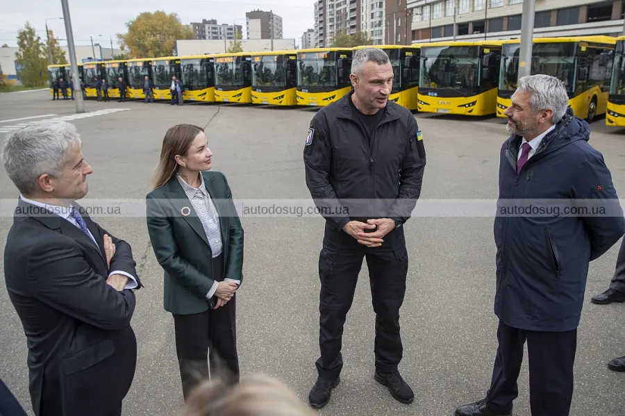 Нові автобуси вже вийшли на маршрути Києва