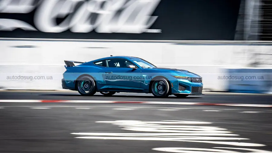 Новий Mustang Dark Horse SC випередив GT500