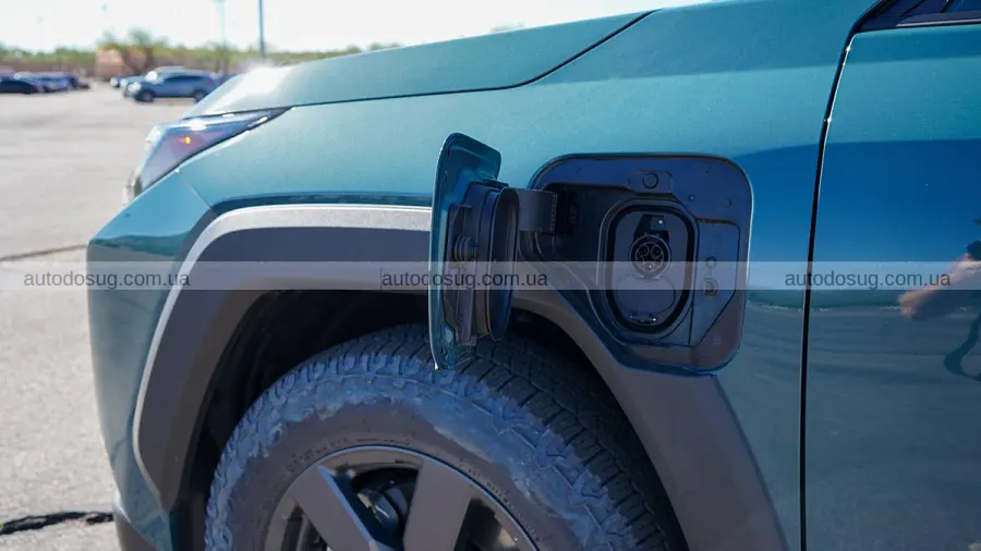 Новий RAV4 PHEV потрапив під відкликання Toyota