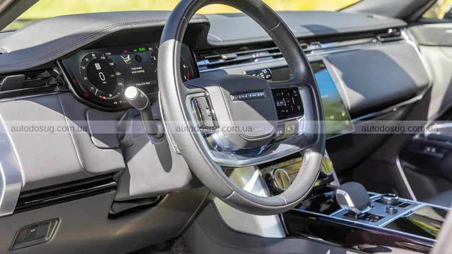 Range Rover відкликають через воду в камері
