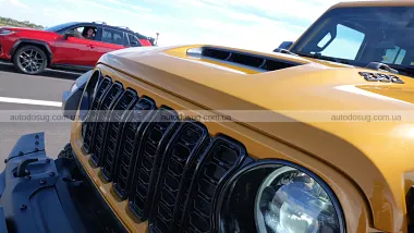 Сімейний RAV4 випередив 470-сильний Jeep
