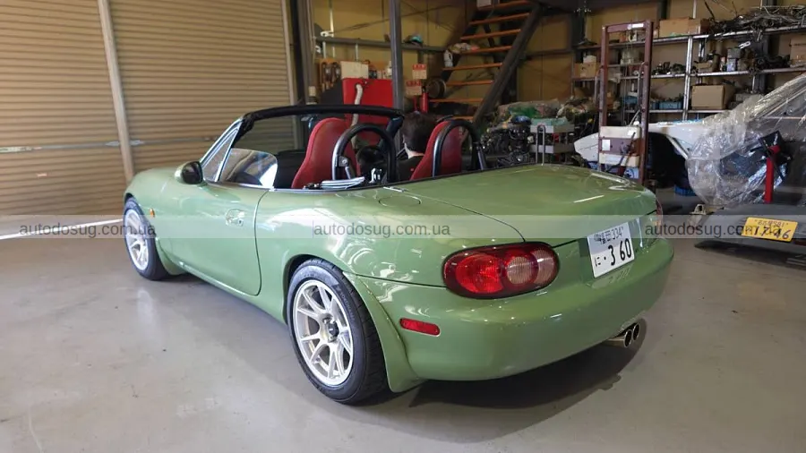 Стара Mazda MX-5 отримала серце від Ferrari