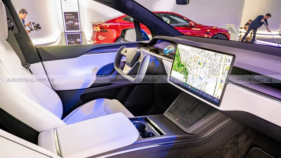 Tesla знову отримала CarPlay на штатному екрані