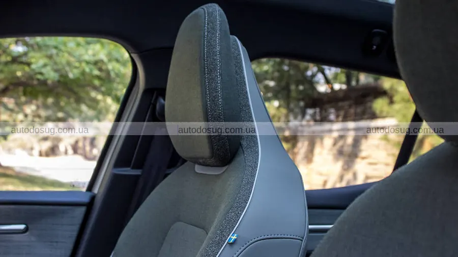 Volvo відкликає EX30 через ризик із підголівником